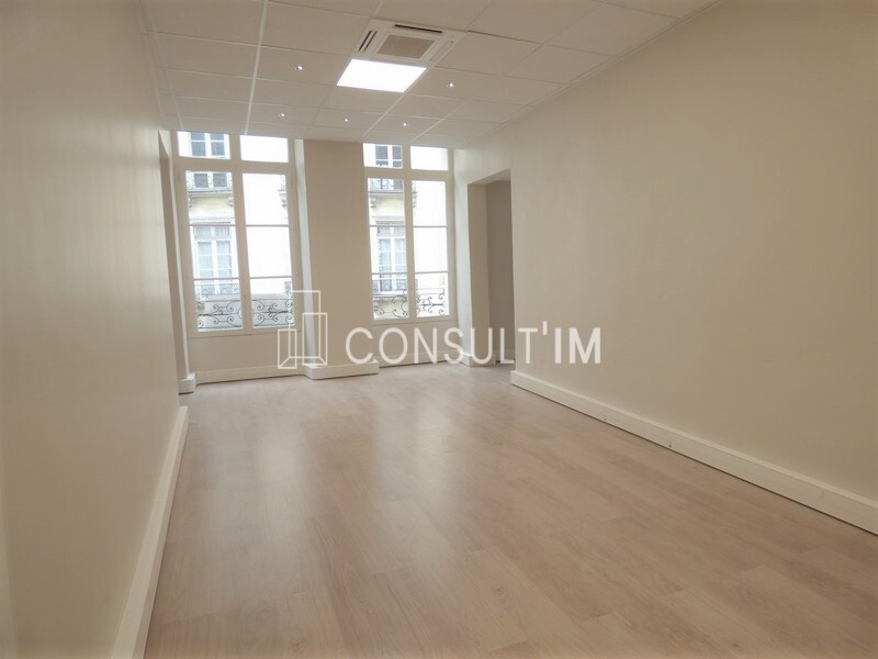 Bureaux lumineux, climatisés et en très bon état