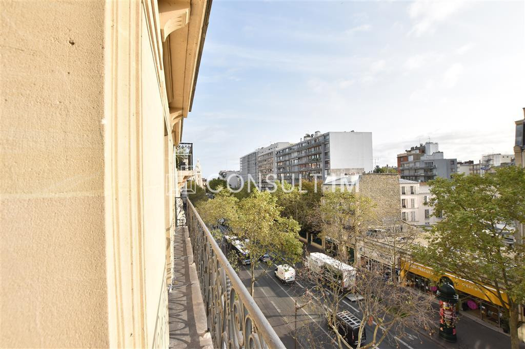 Au métro Porte d'Orleans, location de bureaux avec balcon