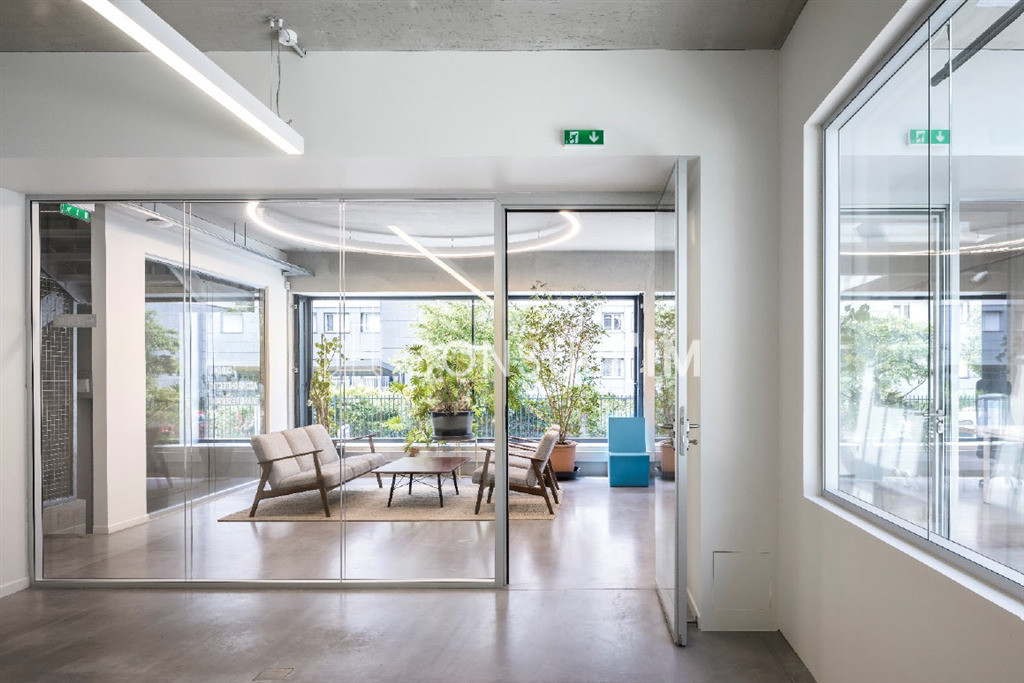 A louer bureaux en très bon état avec terrasse