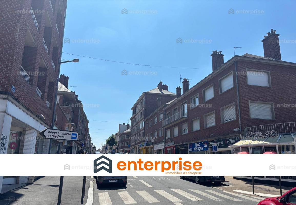 À LOUER – LOCAL COMMERCIAL OU PROFESSIONNEL EN EXCELLENT ÉTAT, IDÉALEMENT SITUÉ