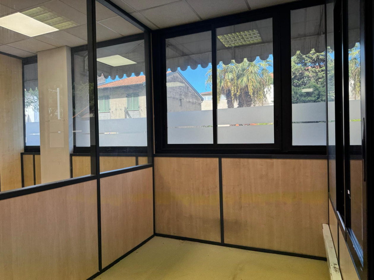 A vendre local professionnel 134m2 CANNES La BOCCA