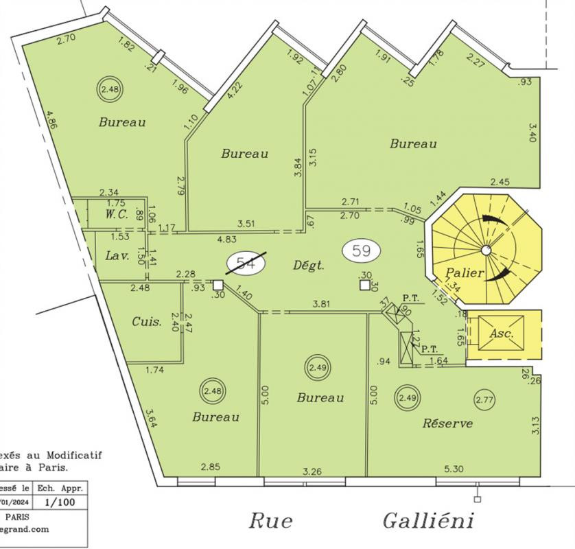 A vendre  à toute proximité de la Porte de St Cloud, une surface de 840m² à la découpe