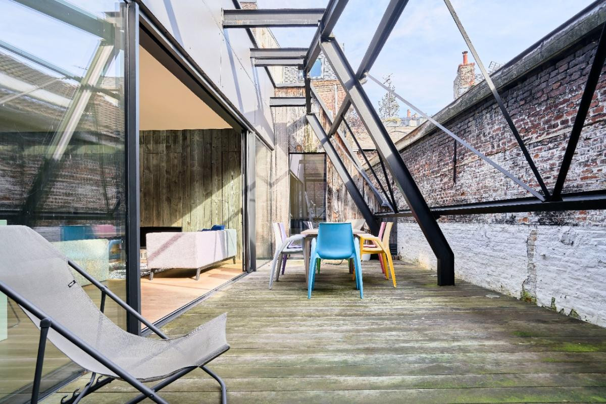 Vieux Lille immeuble de bureaux avec appartement et parkings
