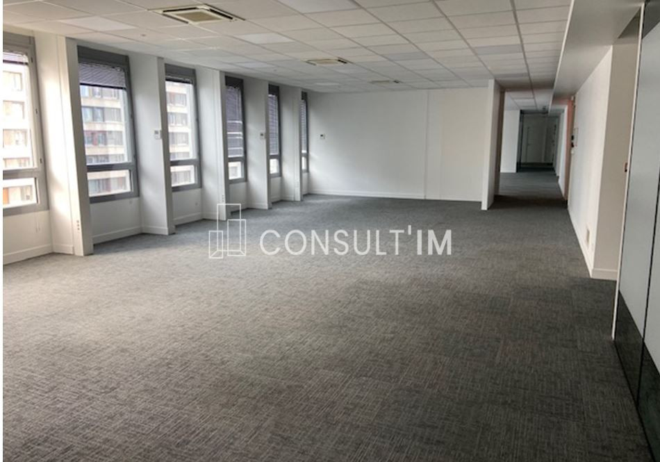 A louer, surface de bureaux de 832 m² divisibles à partir de 158 m²