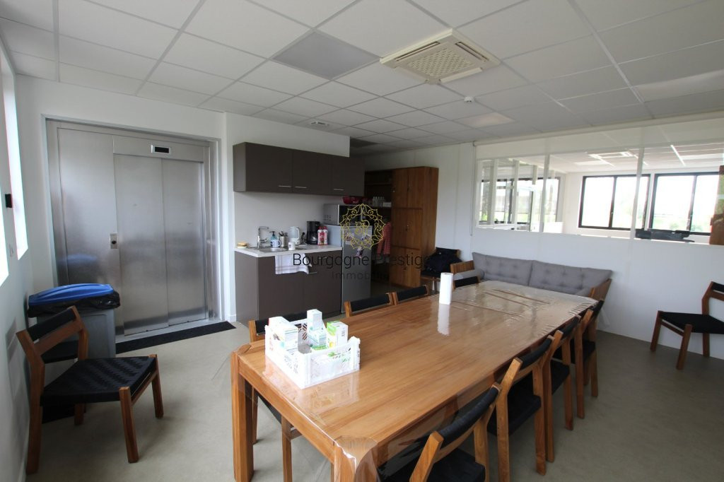 TOURNUS, ZONE COMMERCIALE, A LOUER LOCAL D'ACTIVITE DE 57 M²