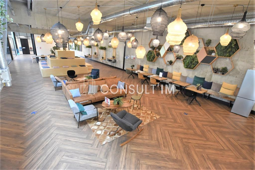 A louer bureaux en parfait état avec ROOFTOP de 300m²