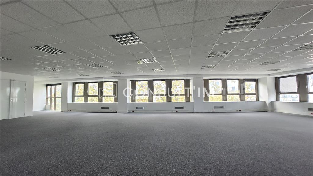 A louer bureaux en bon état à la frontière entre Courbevoie et La Garenne Colombes
