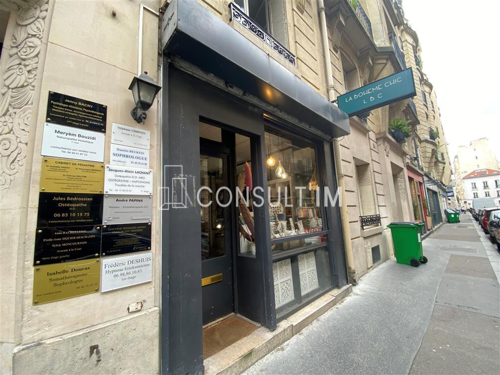 A toute proximité de la Place Denfert- Rochereau, boutique de 33m²
