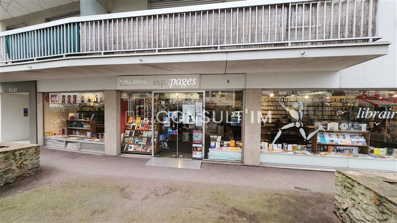 LOCATION PURE, une boutique de 99m² de plain pied avec linéaire de vitrine de 10m
