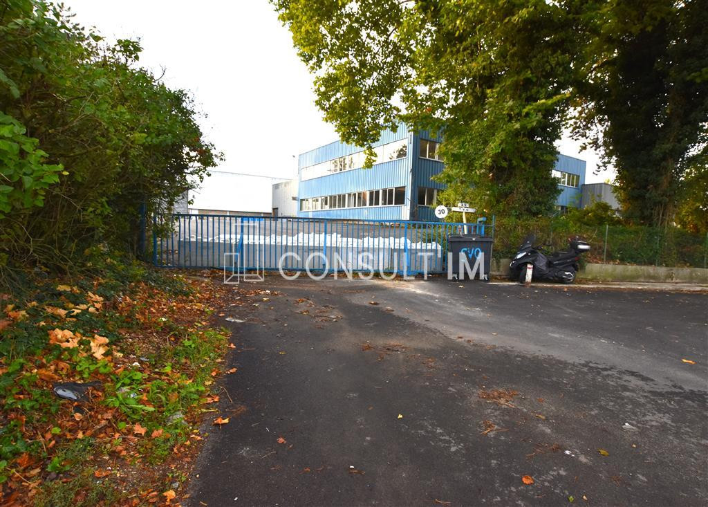 Entrepôt d'activité avec bureaux