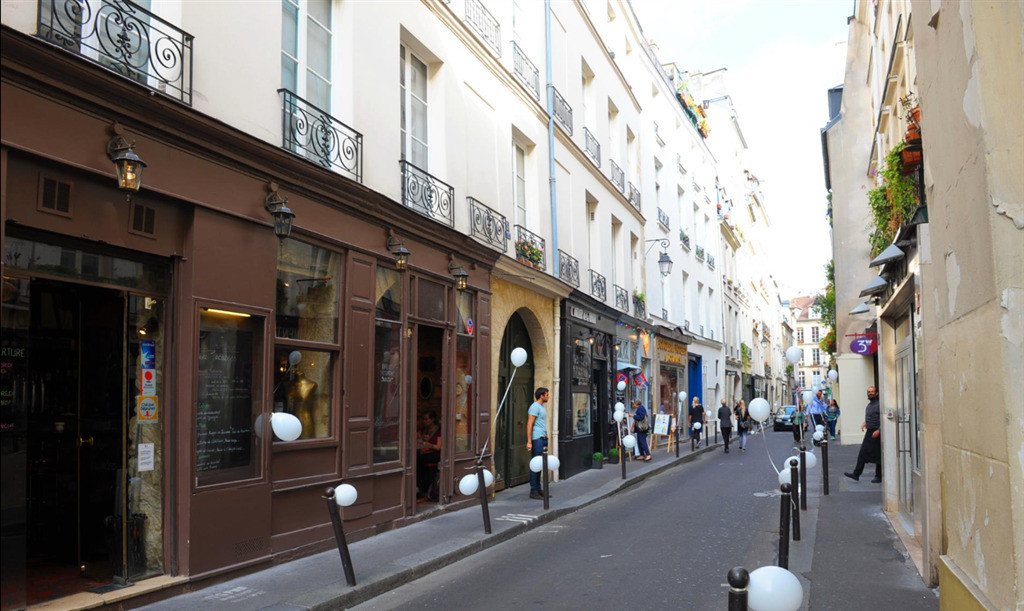Boutique à louer avec extraction dans le marais
