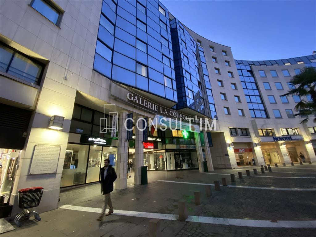 A louer, 67m² de locaux commerciaux, centre commercial la coupole