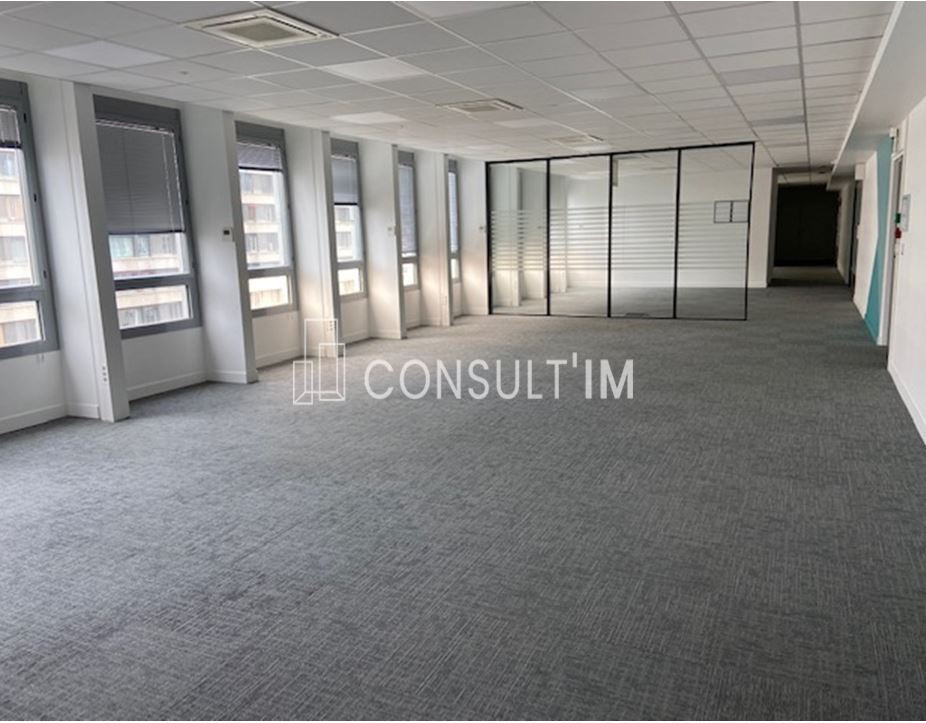 A louer, surface de bureaux de 832 m² divisibles à partir de 158 m²