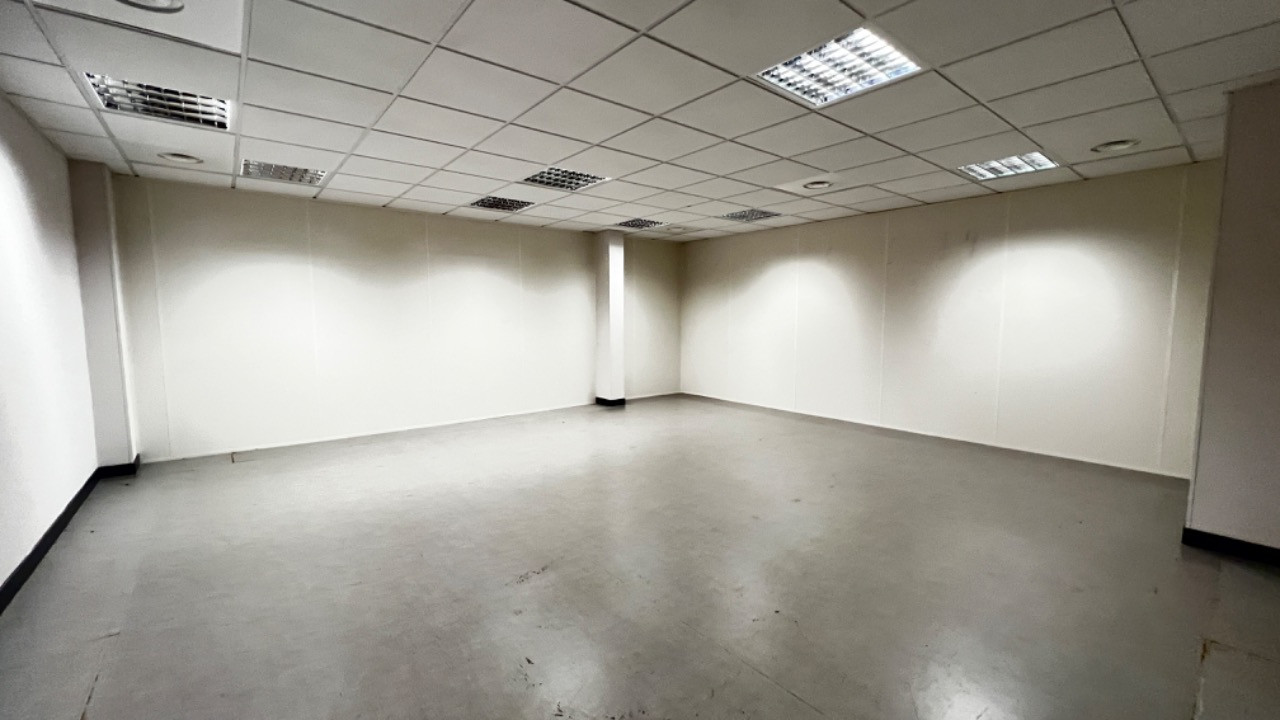 Immeuble avec bureaux divisibles