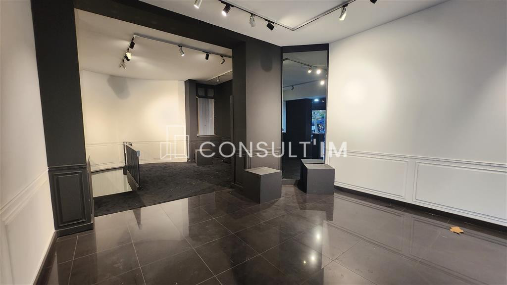 Au pied du métro Alma/Marceau, une boutique de 115 m² à louer réparti sur deux niveaux