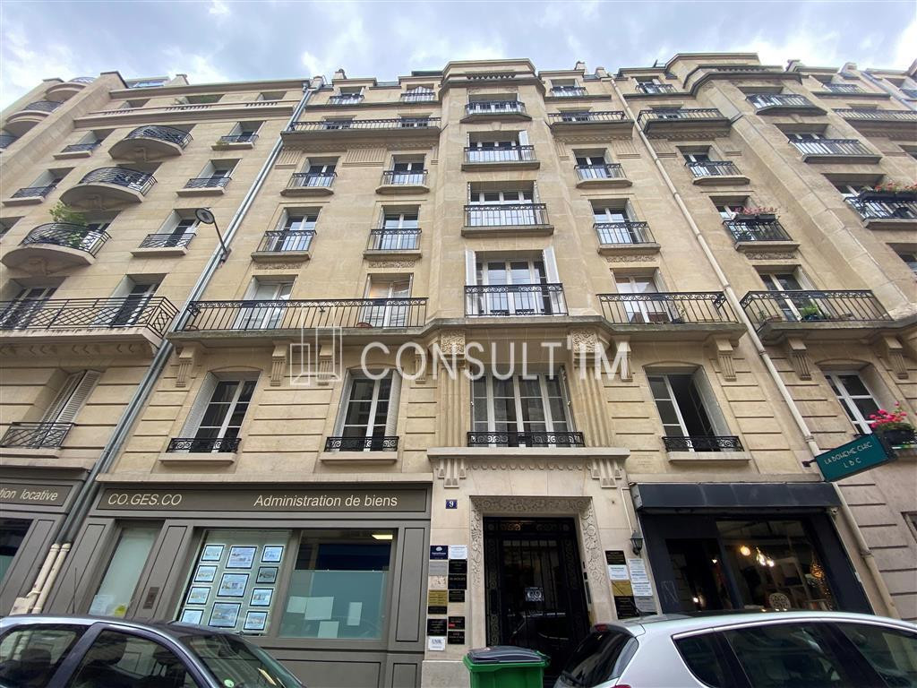 A toute proximité de la Place Denfert- Rochereau, boutique de 33m²