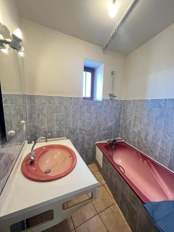 Immeuble de rapport 124m2 avec 2 appartements, GARAGE et CAVE