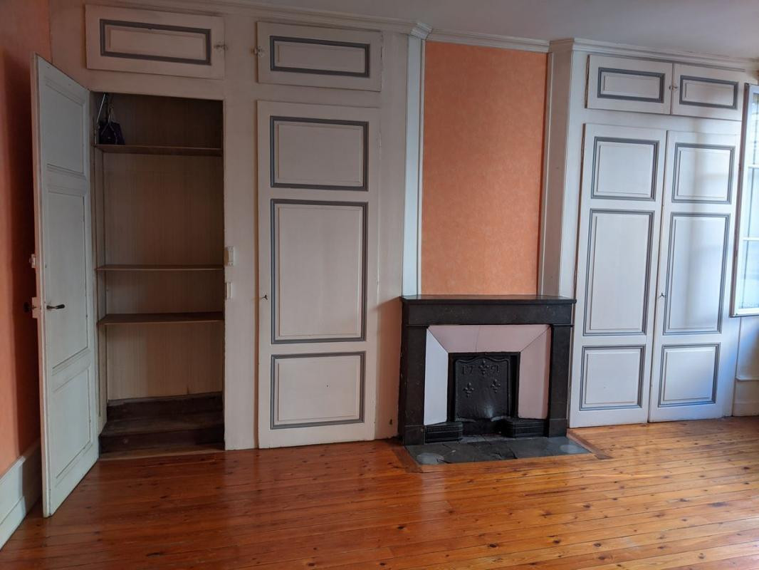 Immeuble de 3 appartements au centre de Condrieu