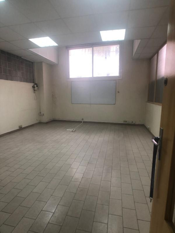 Grand local commercial Mazargues 13009 marseille