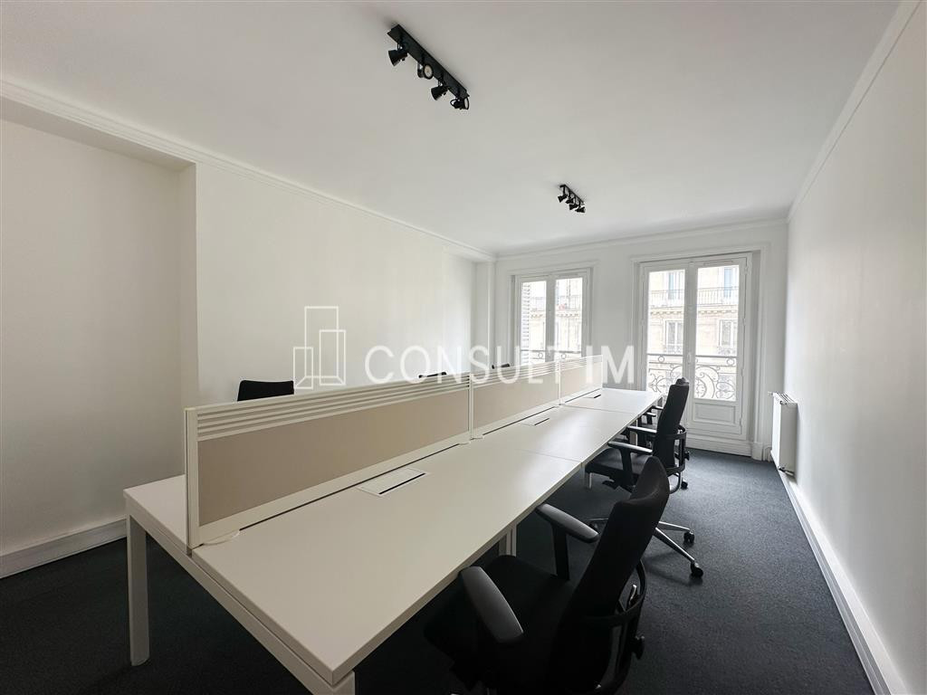 Bureaux lumineux avec vue dégagée et distribution rationnelle