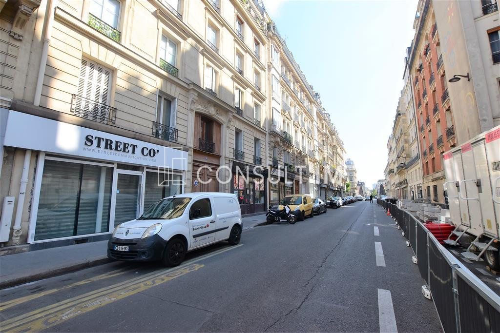 Local commercial avec vitrine et flexibilité d'aménagement - proche Gare du Nord