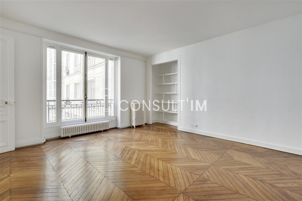 Parc Monceau bureaux parquet moulures cheminées