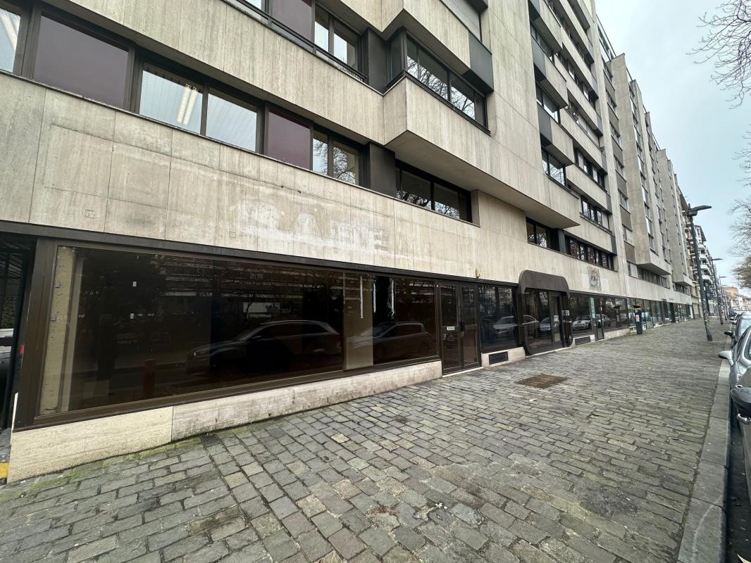 LOCAL / BUREAUX - 77 m2 - QUAI DU WAULT