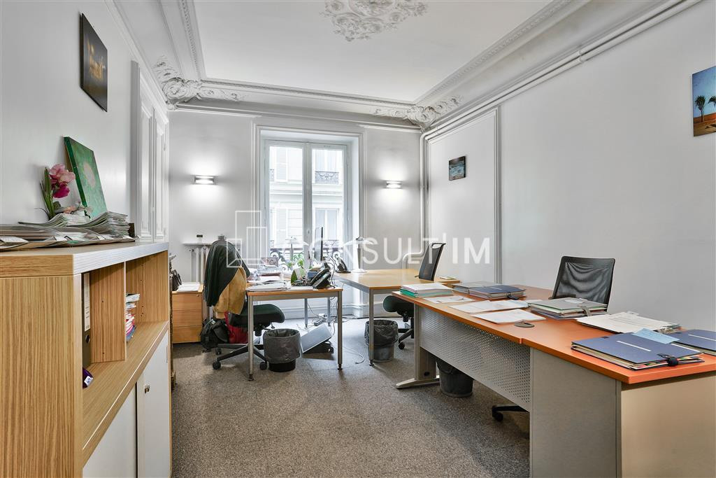Beaux bureaux  A VENDRE dans un immeuble haussmannien de très bon standing