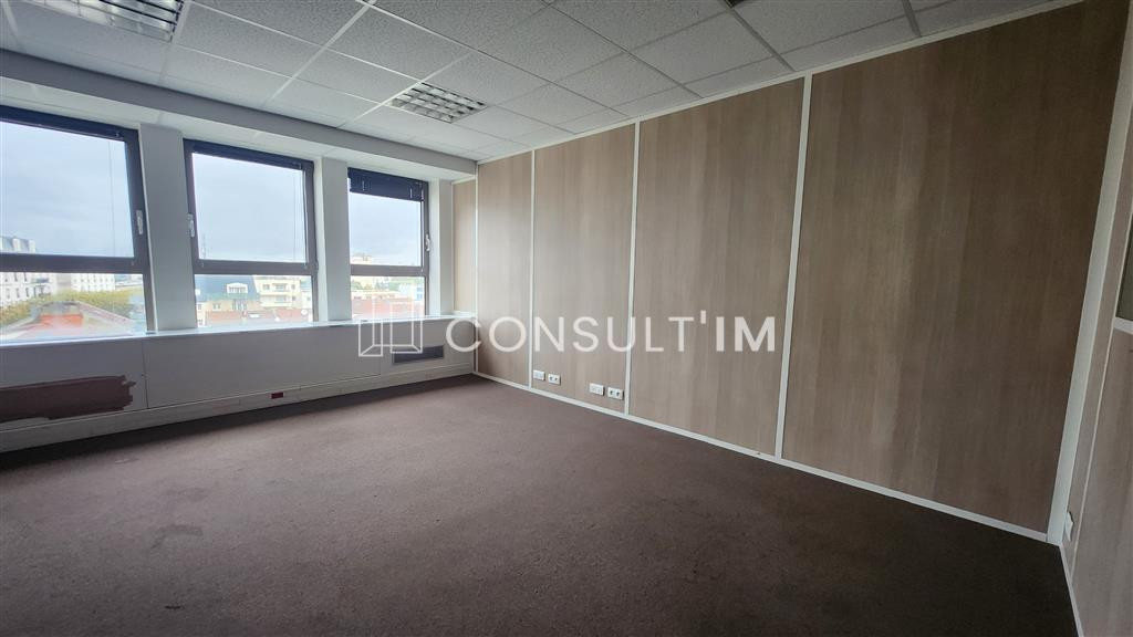 A louer bureaux en bon état à la frontière entre Courbevoie et La Garenne Colombes