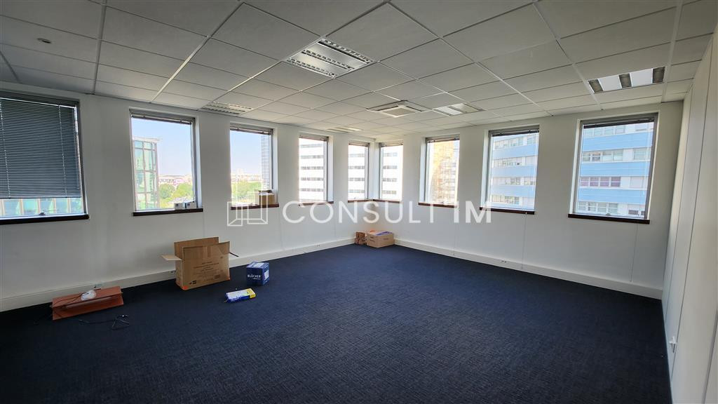 Plateau de bureaux entièrement aménageable et lumineux - Immeuble de bureaux aux Portes de Paris