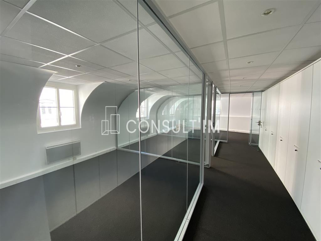 MARAIS / BUREAUX REFAIT A NEUF