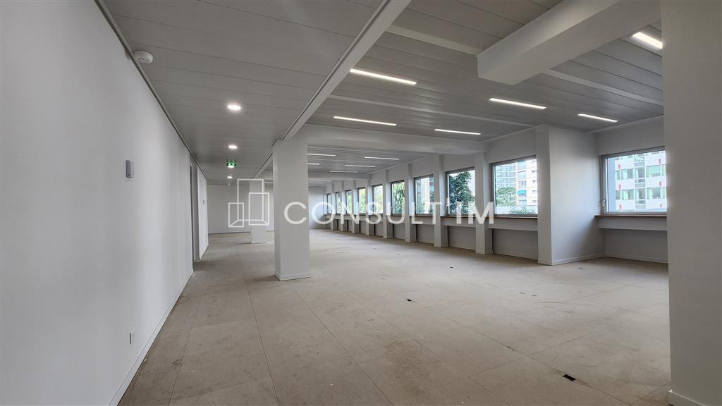 Grande surface de bureaux dans un immeuble restructuré