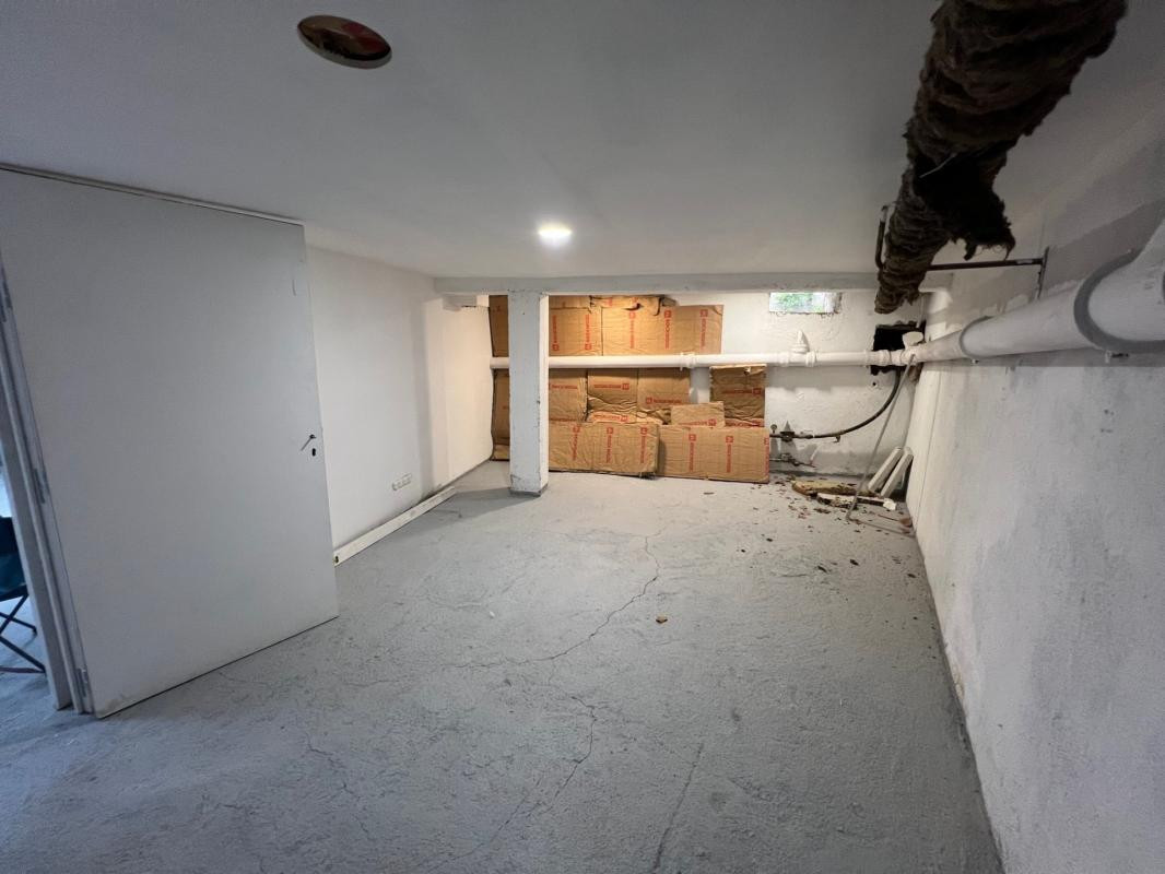 Local commercial en sous-sol rue Irma Moreau