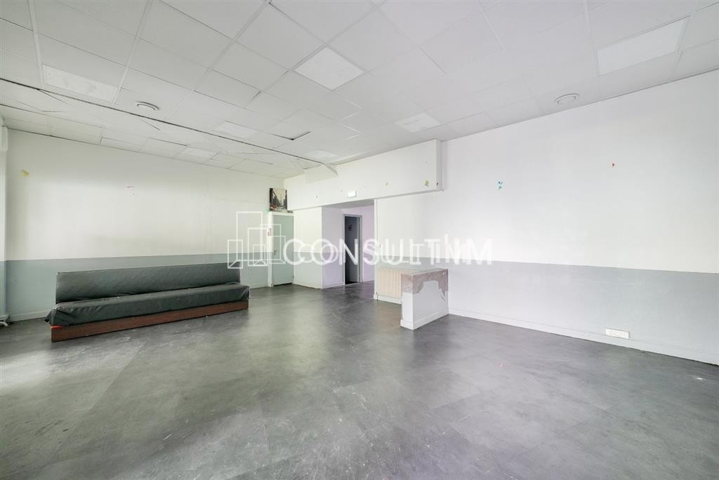En exclusivité, à vendre, des locaux de 433 m² carrez + parkings