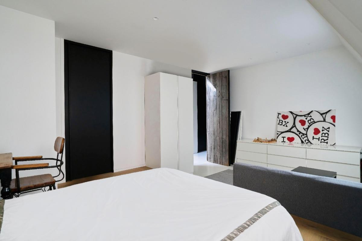 Vieux Lille immeuble de bureaux avec appartement et parkings