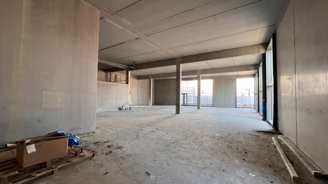 Cellule commerciale divisible de 396m2