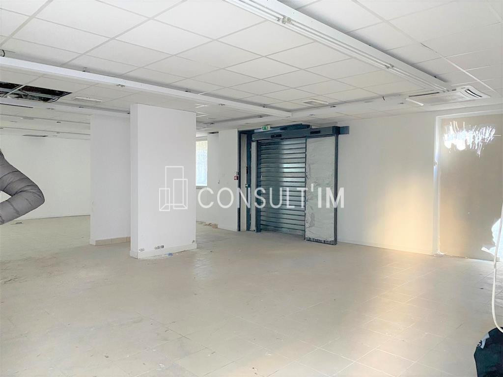 A louer - Boutique de 223m² sur 2 niveaux avec terrasse extérieur
