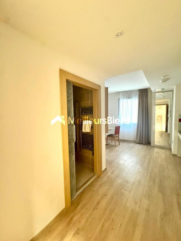 Fréjus centre ville- appartement au rez de chaussée à usage professionnel