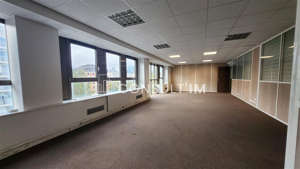 A louer bureaux en bon état à la frontière entre Courbevoie et La Garenne Colombes