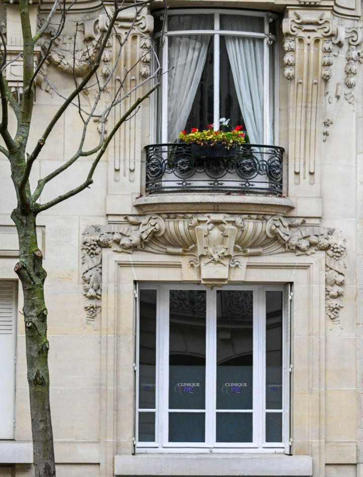 LOCATION LES JEUDIS - 1500 EUROS ( possibilité demi-journée )