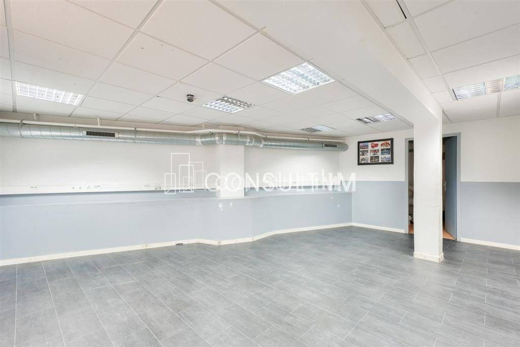 En exclusivité, à louer des locaux de 433 m² + parkings et boxes