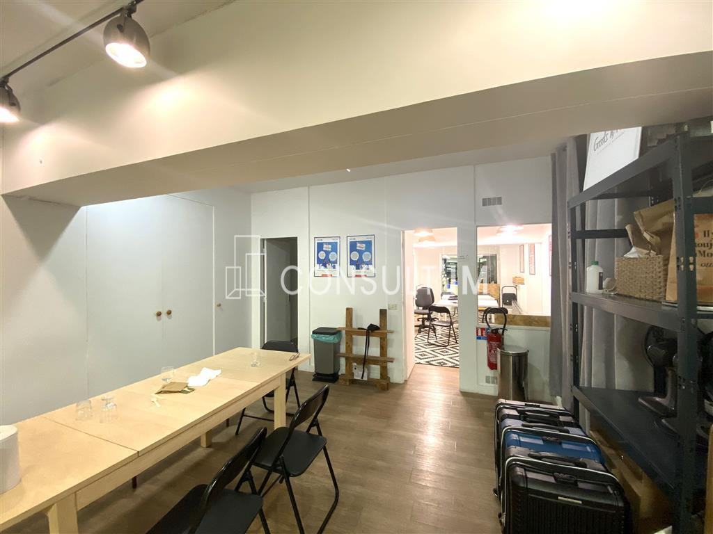 Bureaux en RDC sur cour à louer dans un immeuble récent