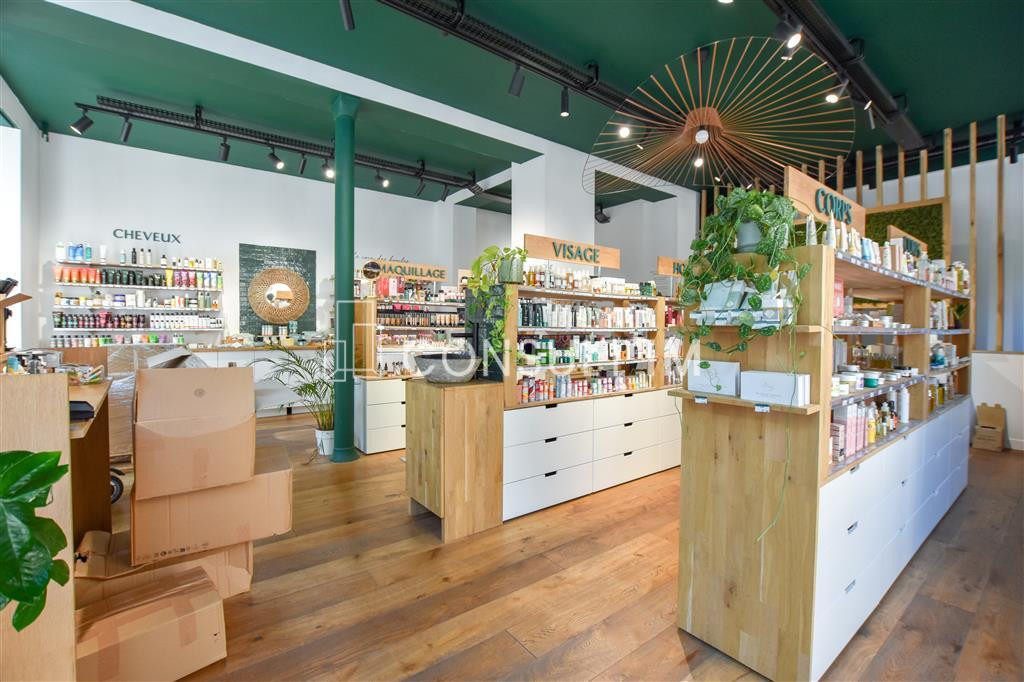 Boutique d'angle de 155 m²
