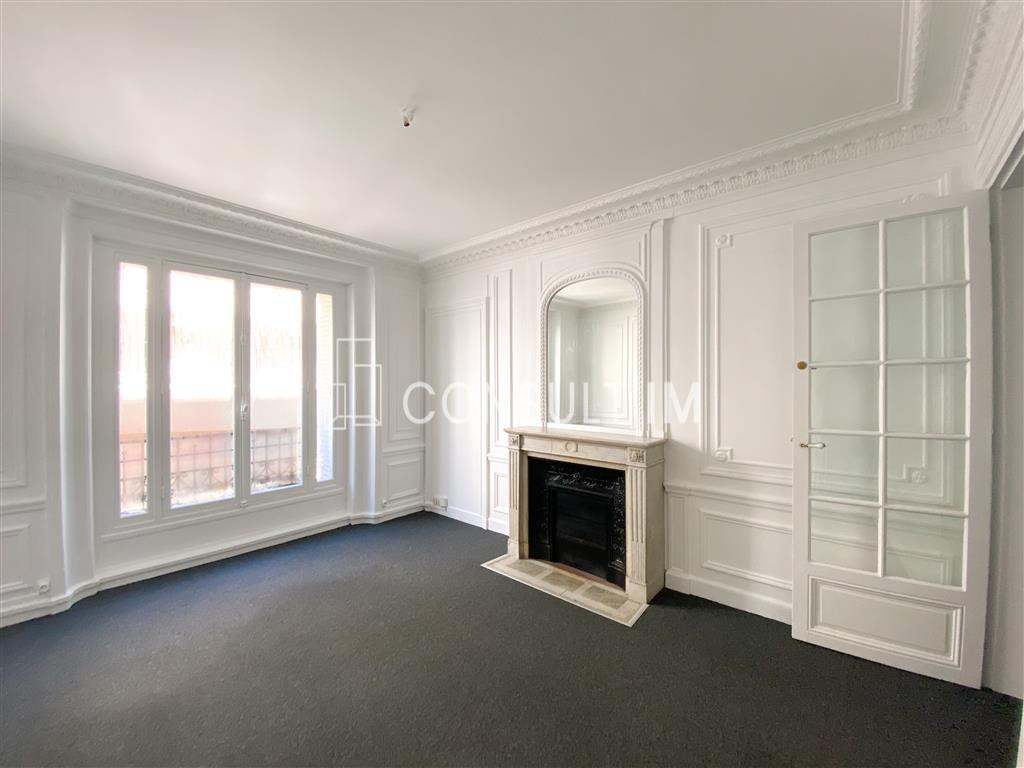 Surface de bureaux idéalement située entre Wagram et la Place de l'Etoile