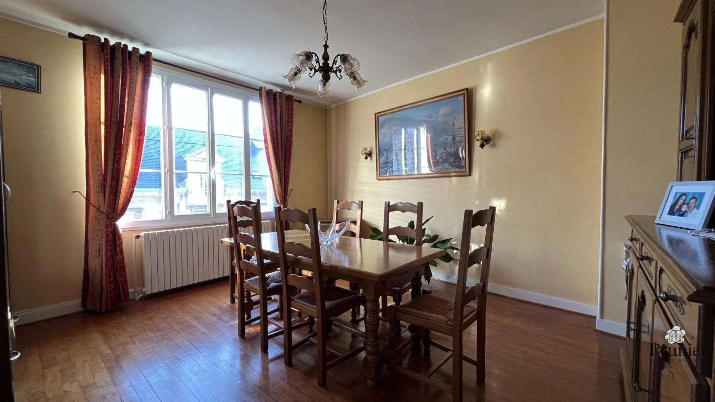 Immeuble commercial et d'habitation à vendre en centre ville