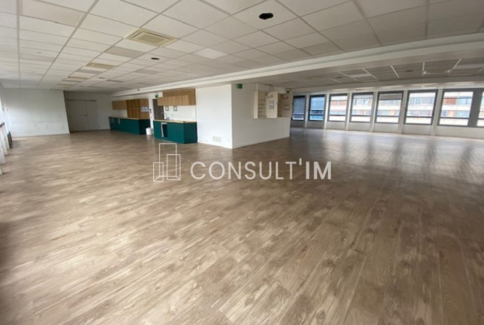 A louer, surface de bureaux de 832 m² divisibles à partir de 158 m²