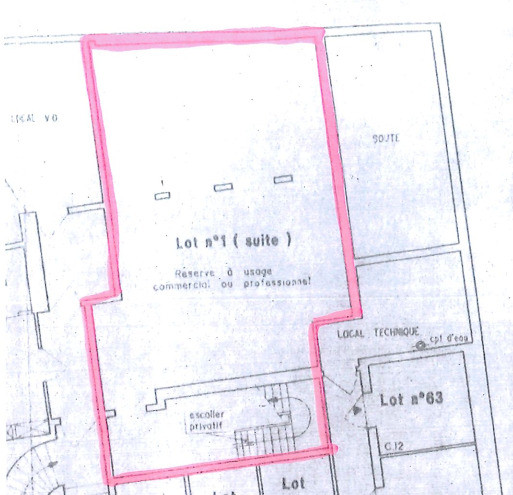 Boutique à vendre avec une belle hauteur sous plafond