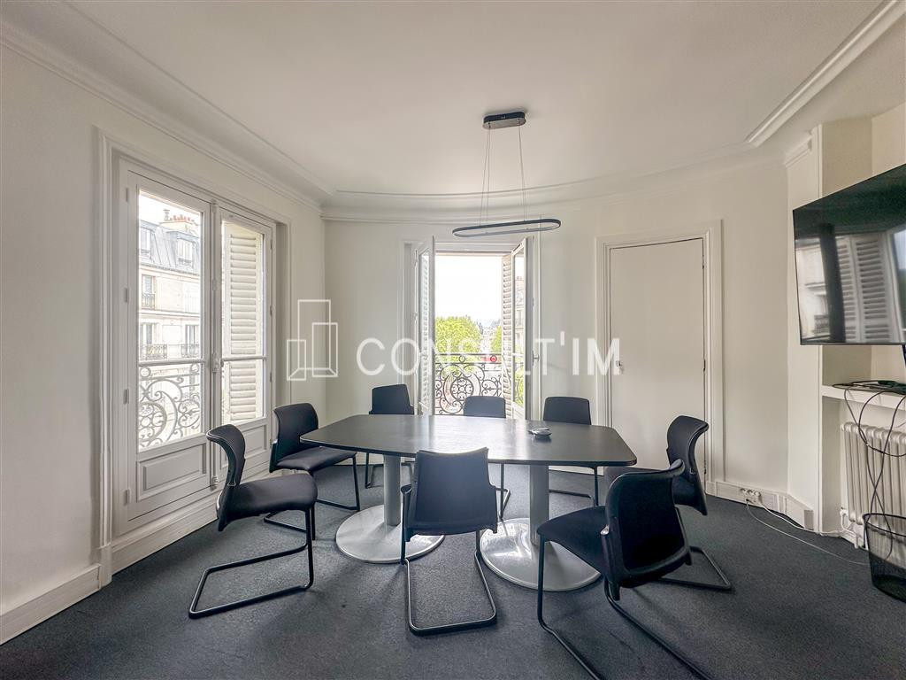 Bureaux lumineux avec vue dégagée et distribution rationnelle
