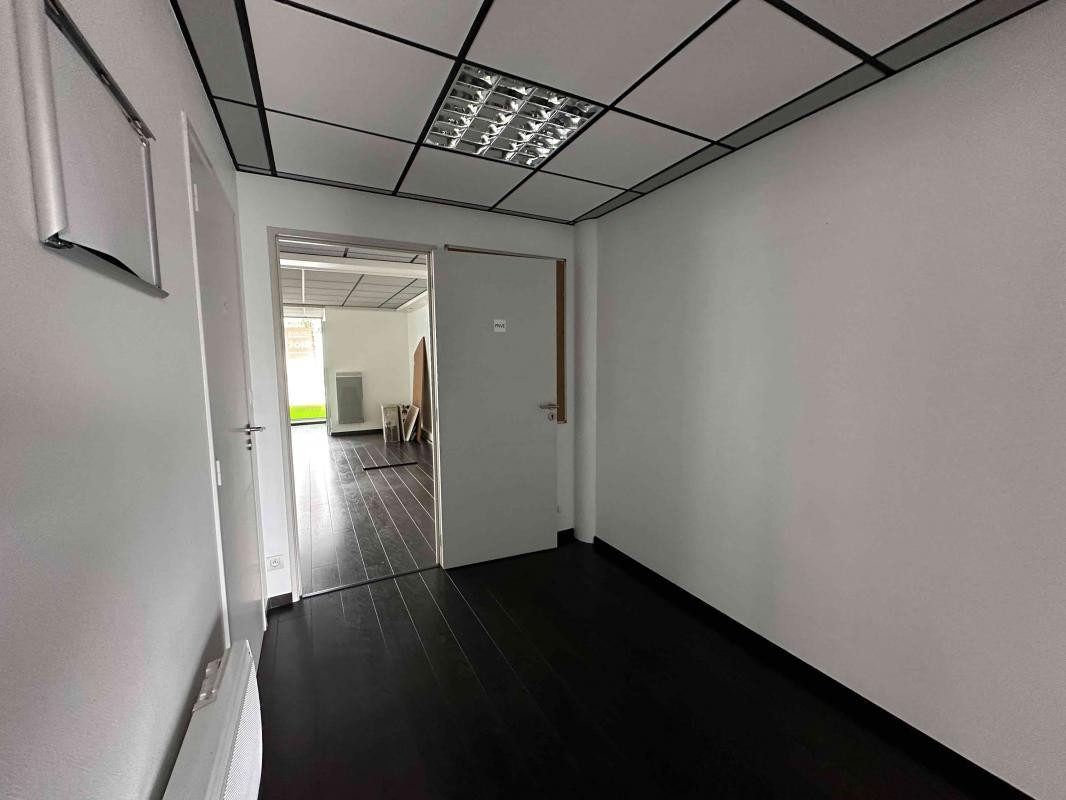 REZE-LES SORINIERES / Local commercial (Bureau / Commerce)