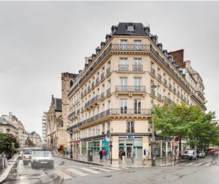 Au pied du métro "Arts et Métiers"